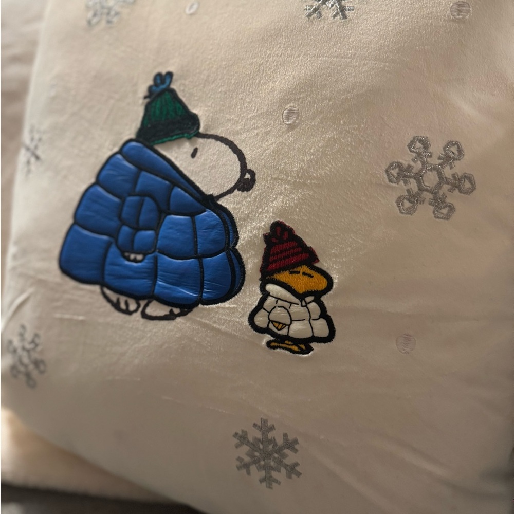 Peanuts Snoopy Puffer Jacket Woodstock Winter White Oversized Pillow Brand New - Picture 7 of 8
